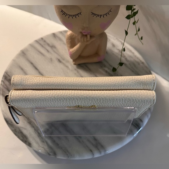 Jessica Simpson Cream Wallet with Gold-Tone Bow and Credit Card Slips - Picture 9 of 16